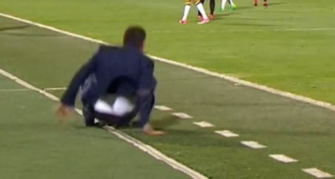 Ümit Özat yere kapaklandı
