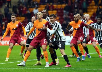 Aslan evinde Altay'a takıldı!