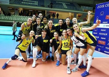Fenerbahçe Opet liderliğini sürdürdü