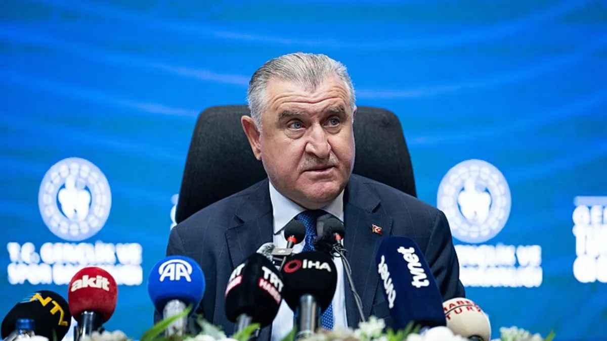 Bakan Bak'tan, milli para yüzücülere tebrik