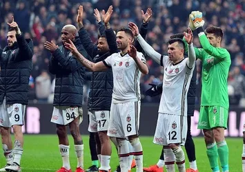Beşiktaş ezeli rakiplerini solladı!