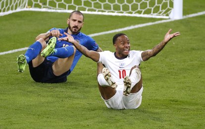 Son dakika EURO 2020 haberi: İtalya - İngiltere finalinde penaltı itirazları! Raheem Sterling...