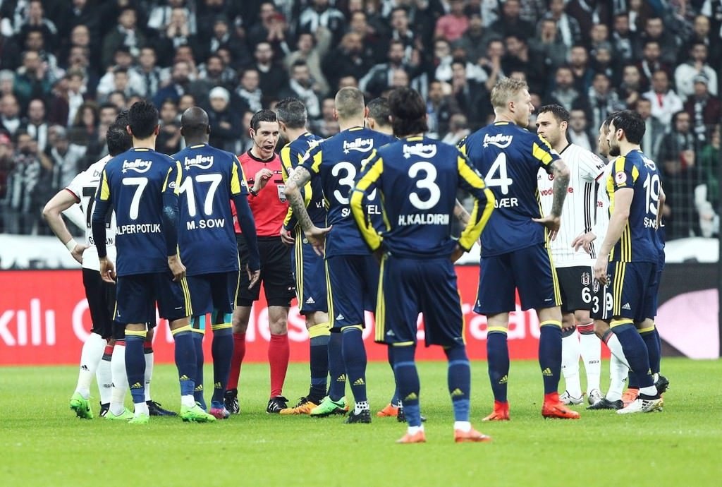 Beşiktaş-Fenerbahçe karşılaşmasından kareler