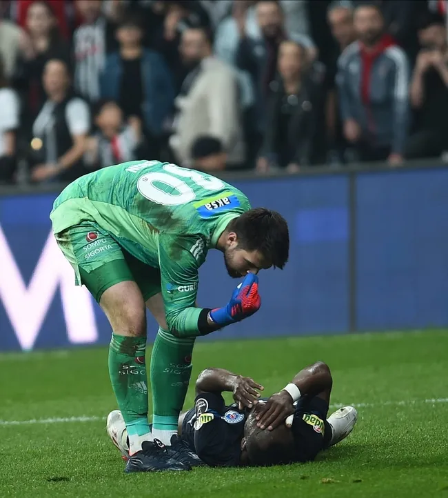 Beşiktaş - Kasımpaşa maçında gergin anlar! Ersin Destanoğlu ve Muleka... - 2