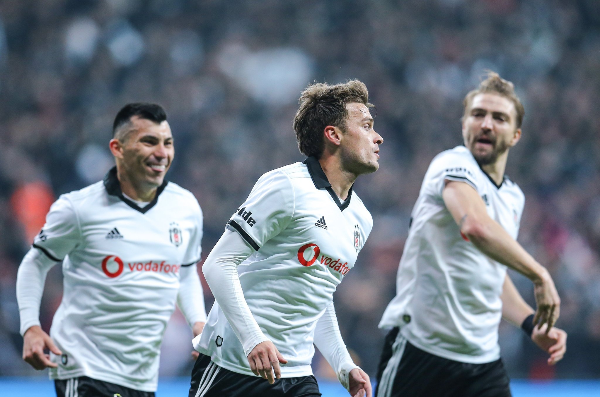 Adem Ljajic’te mutlu son