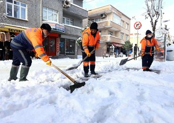 İstanbul'a kar engeli! Vali Ali Yerlikaya yeni kararları duyurdu! İdari izinler, üniversiteler, otogarlar hakkında yeni gelişmeler...