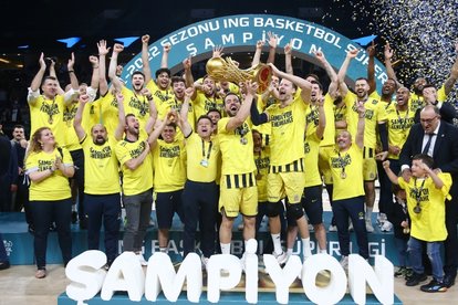 Fenerbahçe Beko şampiyonluk kupasını aldı! İşte o anlar...