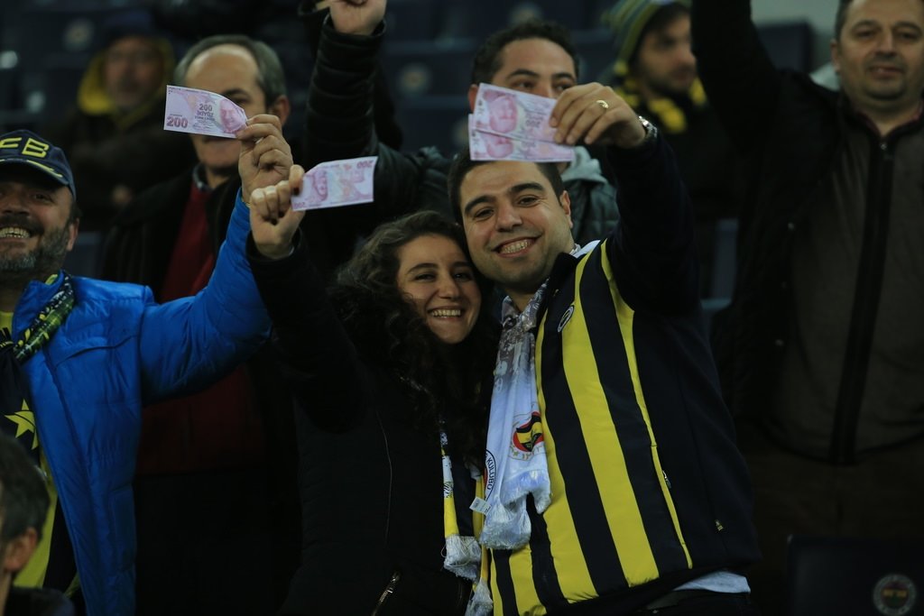 Fenerbahçe taraftarından Gökhan Gönül’e protesto!