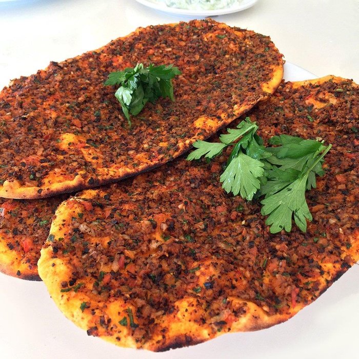 lahmacun-nasil-yapilir-evde-citir-citir-lahmacun-tarifi-malzemeleri-yapilisi-ve-puf-noktalari-nedir-1666011210299.jpeg