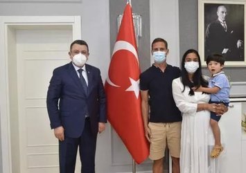 Son dakika spor haberleri: Trabzonspor'un eski futbolcusu Joao Pereira Ortahisar Belediye Başkanı Ahmet Metin Genç'i ziyaret etti