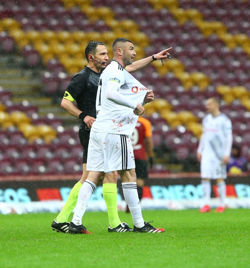Burak Yılmaz’dan Beşiktaş’a kötü haber