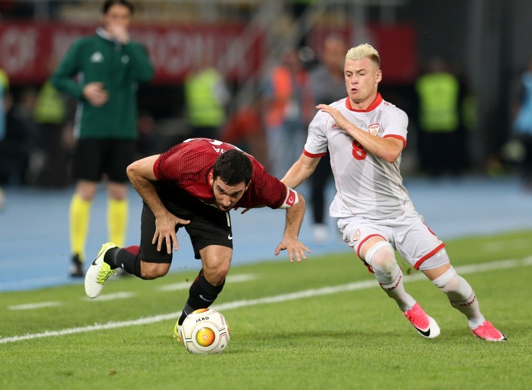 Arda Turan, uçakta gazeteciyle kavga etti