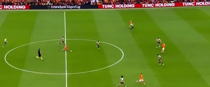 Fenerbahçe'de yıldız isim derbide kırmızı kart gördü! - 1