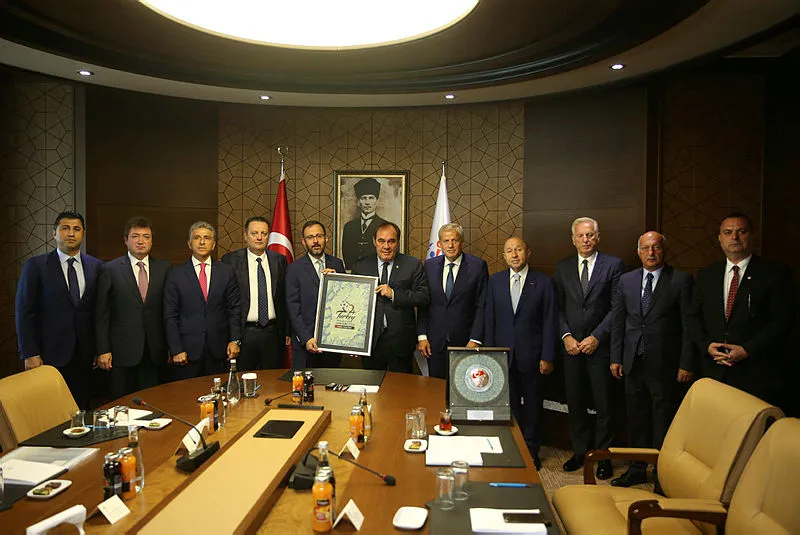 Yıldırım Demirören, Gençlik ve Spor Bakanı Mehmet Muharrem Kasapoğlu'nu ziyaret etti - 1