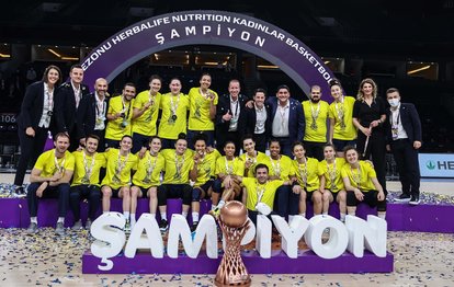 Son dakika spor haberi: Fenerbahçe Öznur Kablo Galatasaray’ı yenerek şampiyonluk kupasını aldı