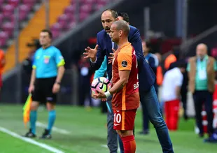 Galatasaray'da flaş Sneijder kararı