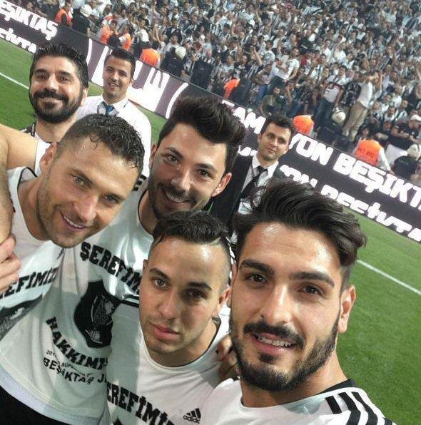 Ünlüler Beşiktaş’ın şampiyonluğunu böyle kutladı.