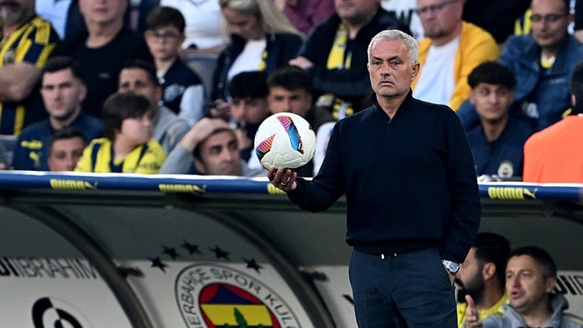 Jose Mourinho'dan geleceğiyle ilgili flaş açıklama! Derbi mağlubiyetinin ardından... Jose Mourinho'dan geleceğiyle ilgili flaş açıklama! Derbi mağlubiyetinin ardından...