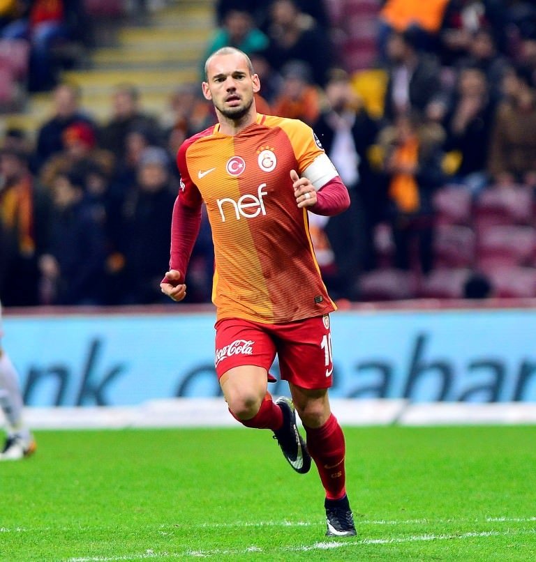 Sneijder transfer iddialarına cevap verdi