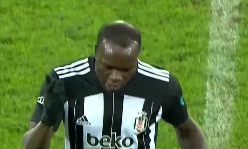 Yeni Malatyaspor-Beşiktaş maçında Aboubakar'dan Sergen Yalçın'a tepki! Oyundan alınırken... - 2