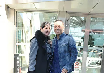 Adriano gitti gidiyor