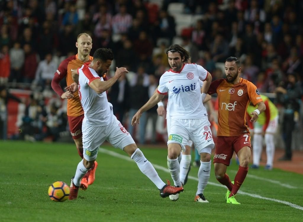 Antalyaspor-Galatasaray karşılaşmasından kareler