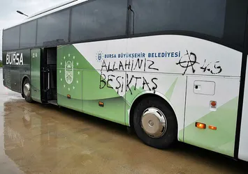 Bursaspor otobüsüne çirkin saldırı