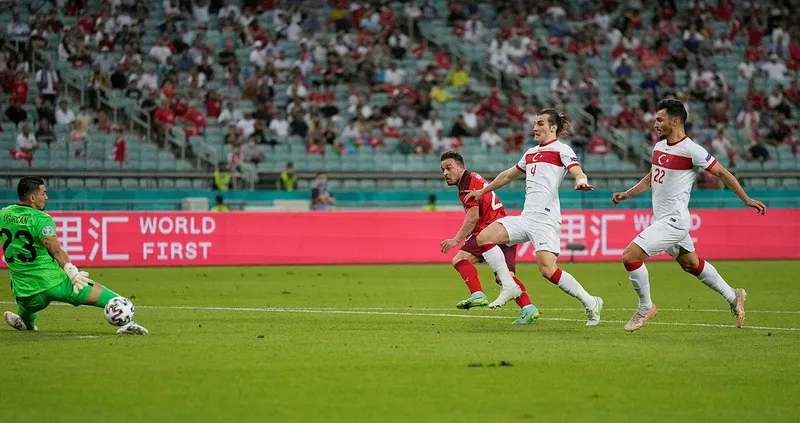 İsviçre-Türkiye maçında Uğurcan Çakır'dan kritik kurtarış! Shaqiri... - 1