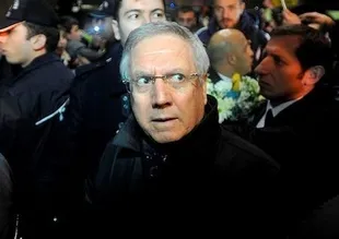Fenerbahçe'ye havalimanında protesto!