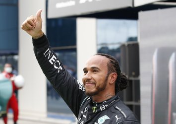 Sir Lewis Hamilton uçuyor! Bu sefer araçsız...