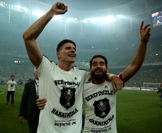 Maç sonunda Arena’da büyük çoşku!