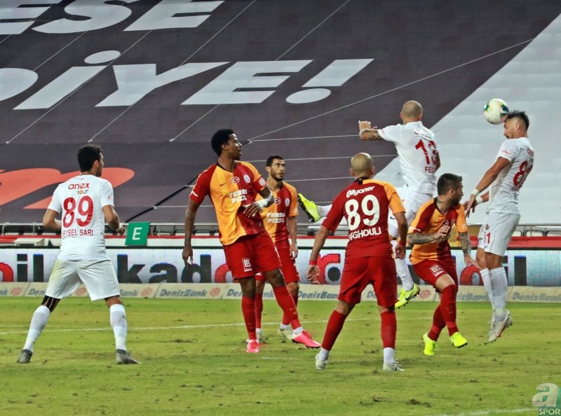 Galatasaraylı yıldıza sert sözler! Gidecekler listesinde adı 1. sırada