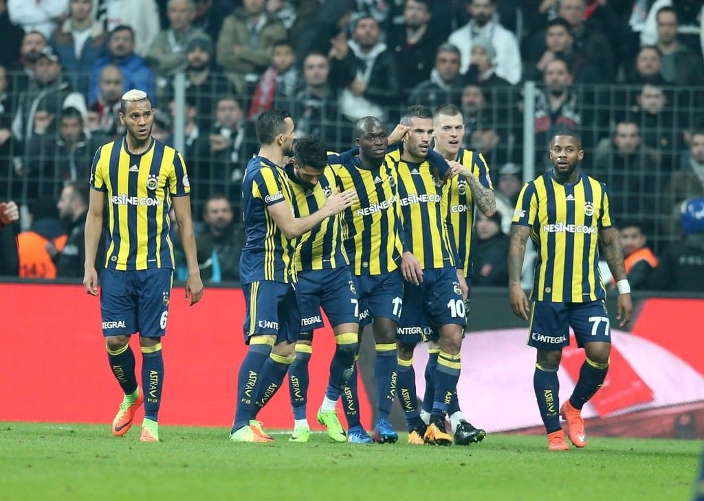 Fenerbahçe’den Van Persie tişörtü