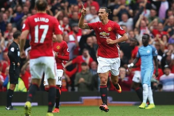 Zlatan, van Persie’yi yakaladı! Tarihe geçti...