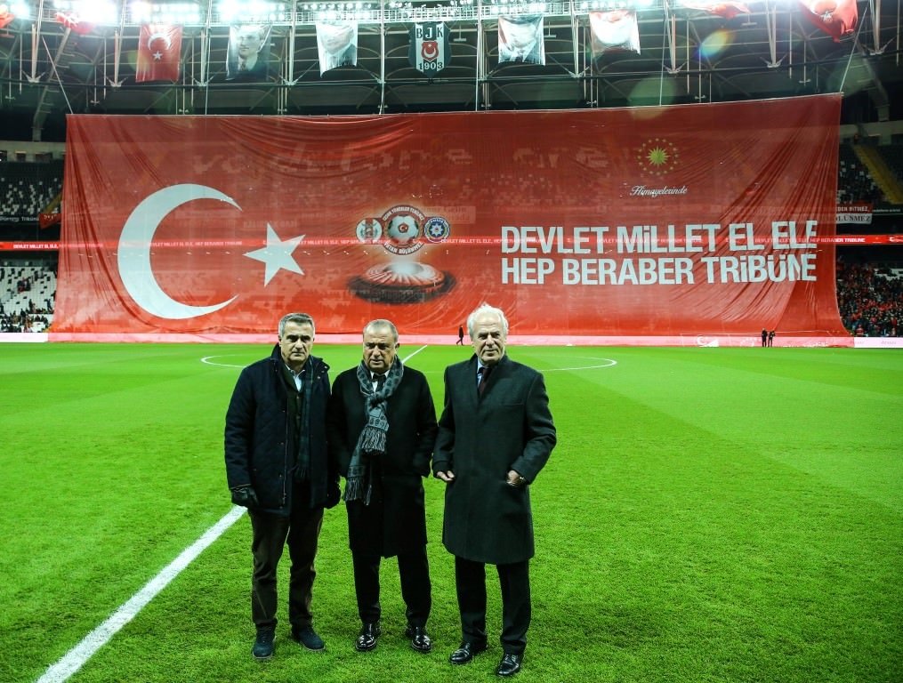 Yıldızlar teröre karşı sahaya indi