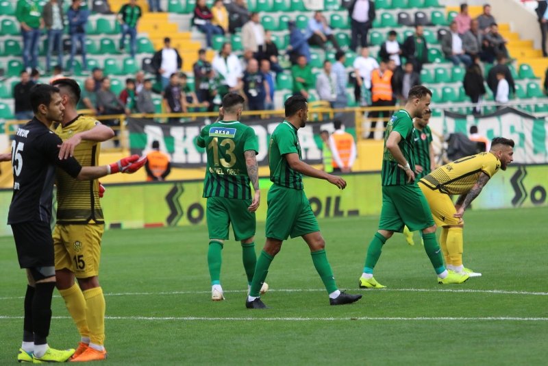 Akhisar - Yeni Malatya maçından kareler