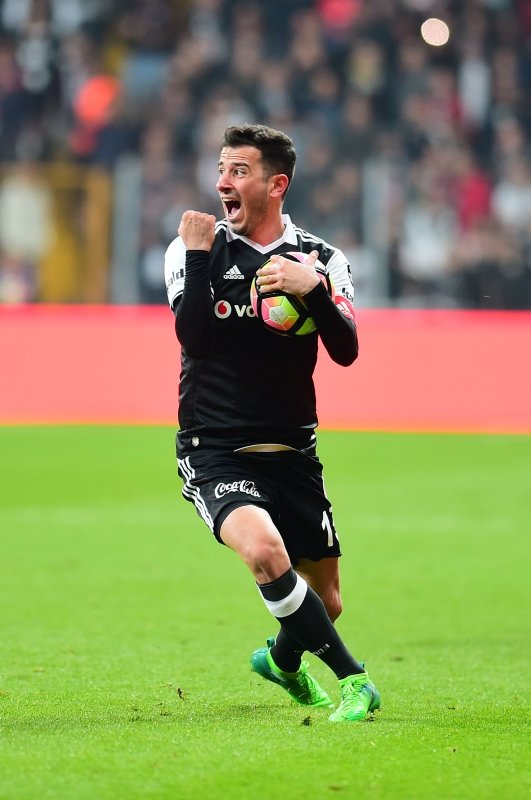 Oğuzhan Özyakup’un menajerine fırça!