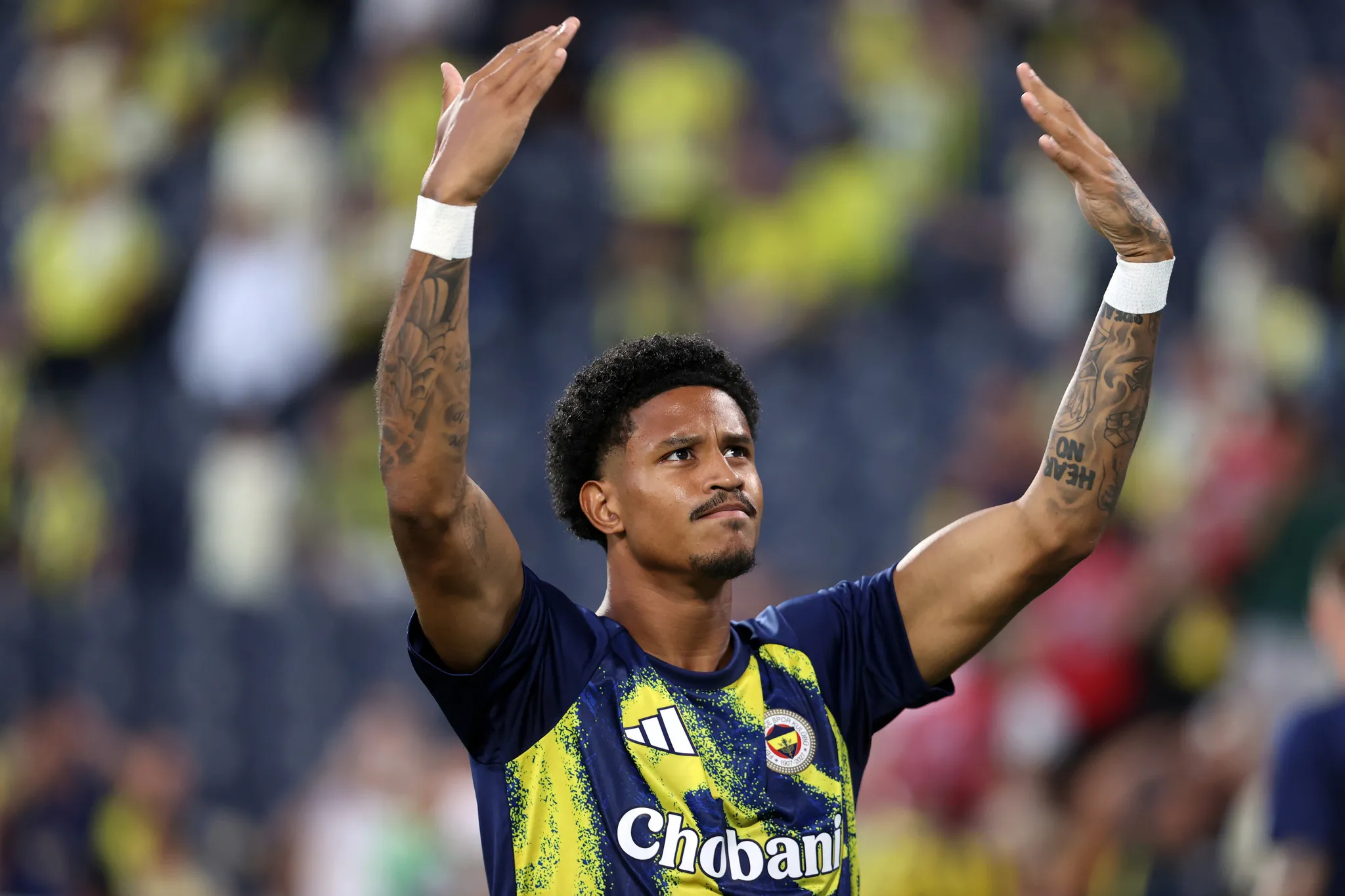 Fenerbahçe yönetimi sakatlıktan çıkan Jayden Oosterwolde'yi 6 aylığına kiralamayı planlıyor