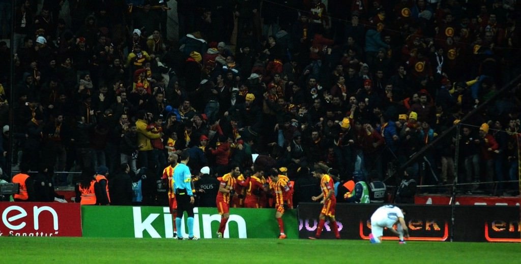 Kayserispor-Fenerbahçe karşılaşmasından kareler