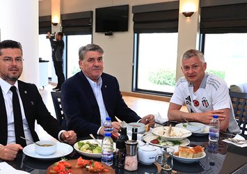 Beşiktaş Başkanı Adalı futbol takımıyla buluştu