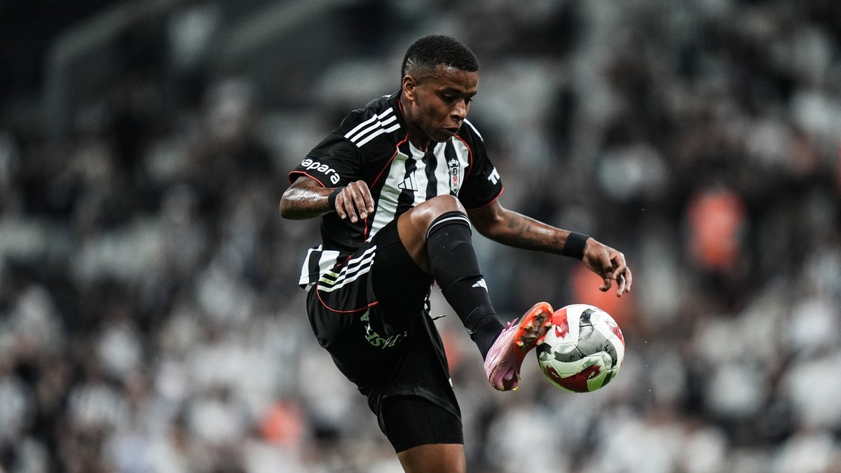 Beşiktaş'ta Keny Arroyo Cruzeiro'ya transfer oldu! Beşiktaş'ta Keny Arroyo Cruzeiro'ya transfer oldu!
