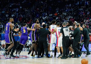 LeBron ve Stewart birbirine girdi! Lakers kazandı...