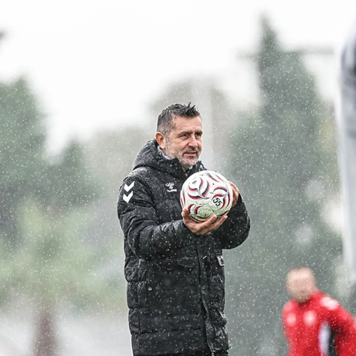 Samsunspor Teknik Direktörü Nenad Bjelica: Elimizdeki kadroya göre en iyi sistemi bulmaya çalışıyoruz