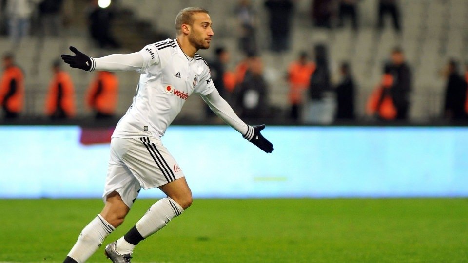 Ünlü futbolcular ve lüks otomobilleri