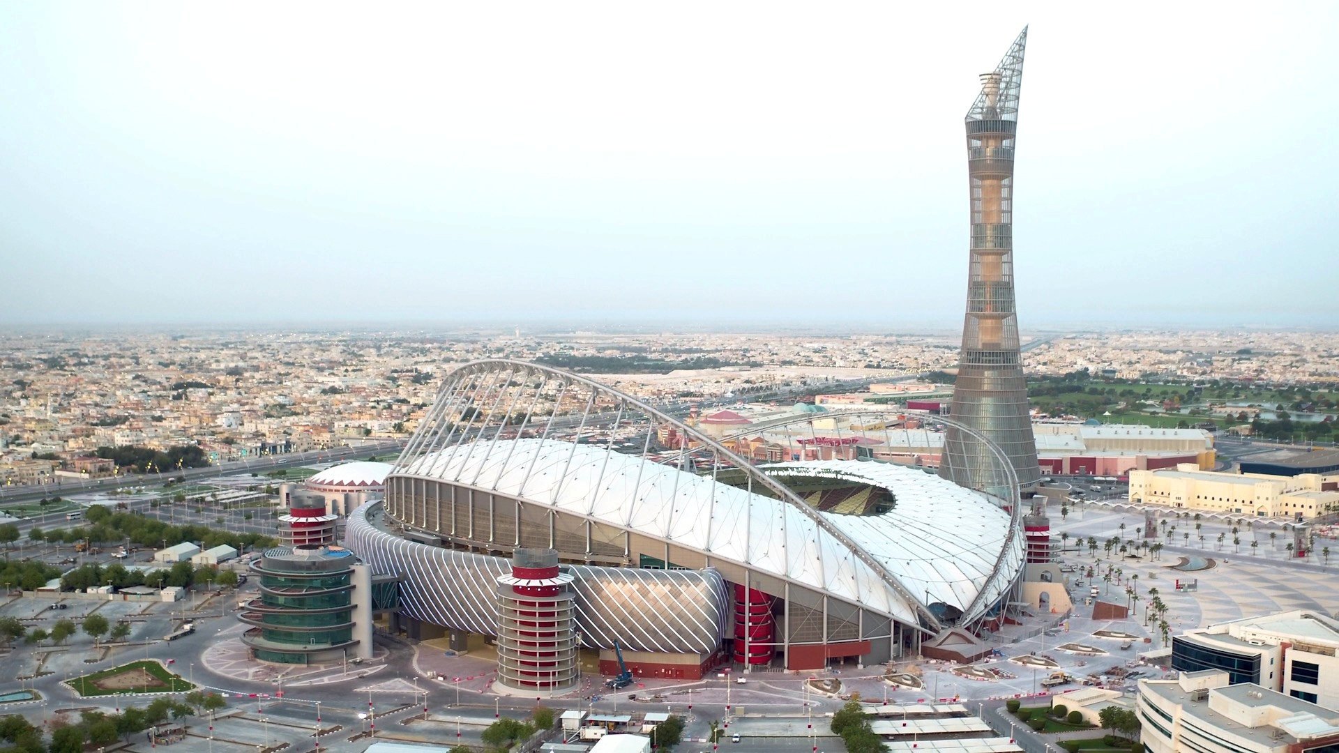 Katar’ın ilk modern stadı görücüye çıktı