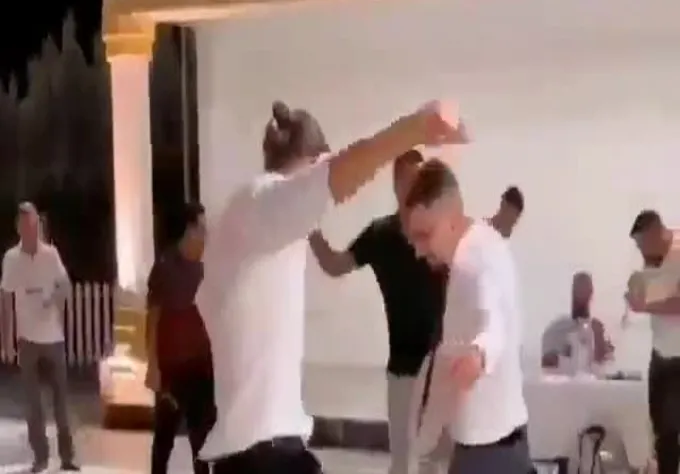 Taylan Antalyalı zeybek oynadı!