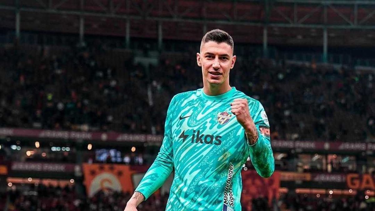 TRANSFER HABERİ: Berke Özer'den flaş hamle! Galatasaray'a gelebilmek için... TRANSFER HABERİ: Berke Özer'den flaş hamle! Galatasaray'a gelebilmek için...