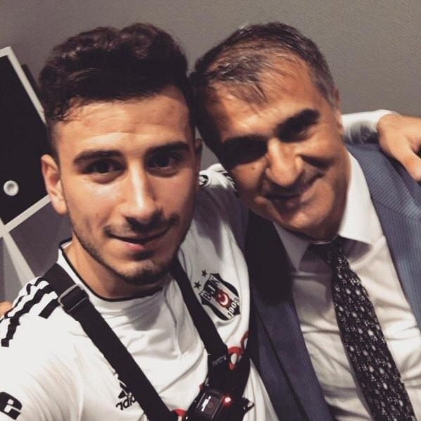 Ünlüler Beşiktaş’ın şampiyonluğunu böyle kutladı.