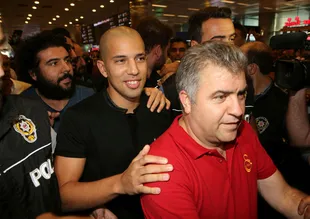 Mutlu son! Feghouli İstanbul'da