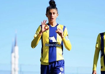 F.Bahçeli futbolcu Yağmur Uraz tarihe geçti